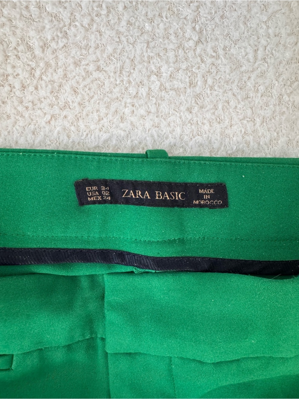 Zara - Women Green Pants. Size US 2. - Picture 7 of 7